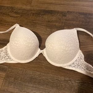 Victoria’s Secret 36B pushup bra